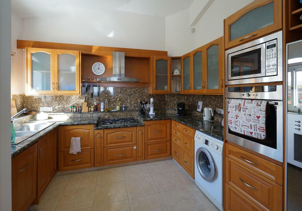 Unforgettable Family Escape - Cliffside Villa With Panoramic Sea Views And Kid-Friendly Private Pool Pissouri Bagian luar foto