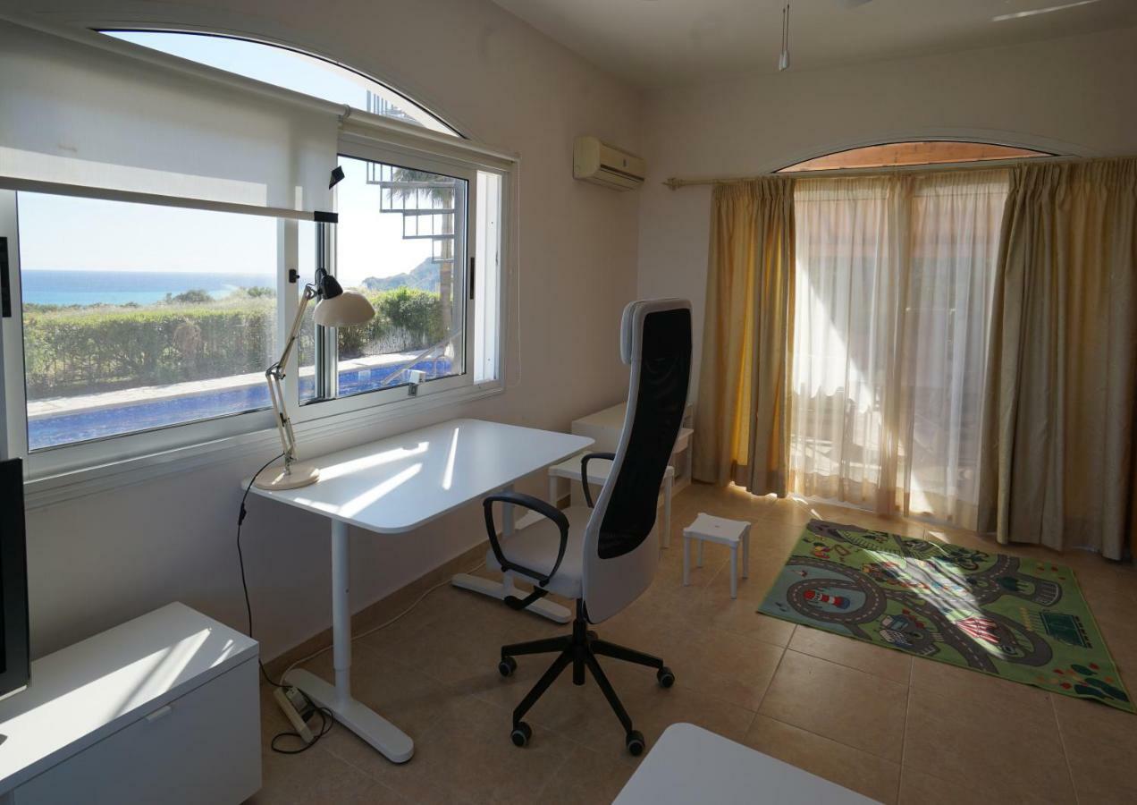 Unforgettable Family Escape - Cliffside Villa With Panoramic Sea Views And Kid-Friendly Private Pool Pissouri Bagian luar foto