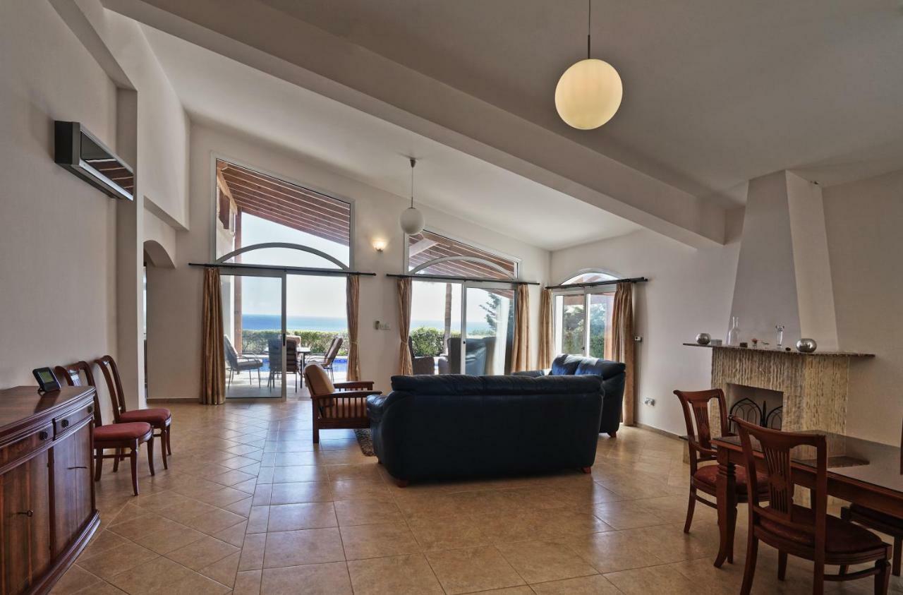 Unforgettable Family Escape - Cliffside Villa With Panoramic Sea Views And Kid-Friendly Private Pool Pissouri Bagian luar foto